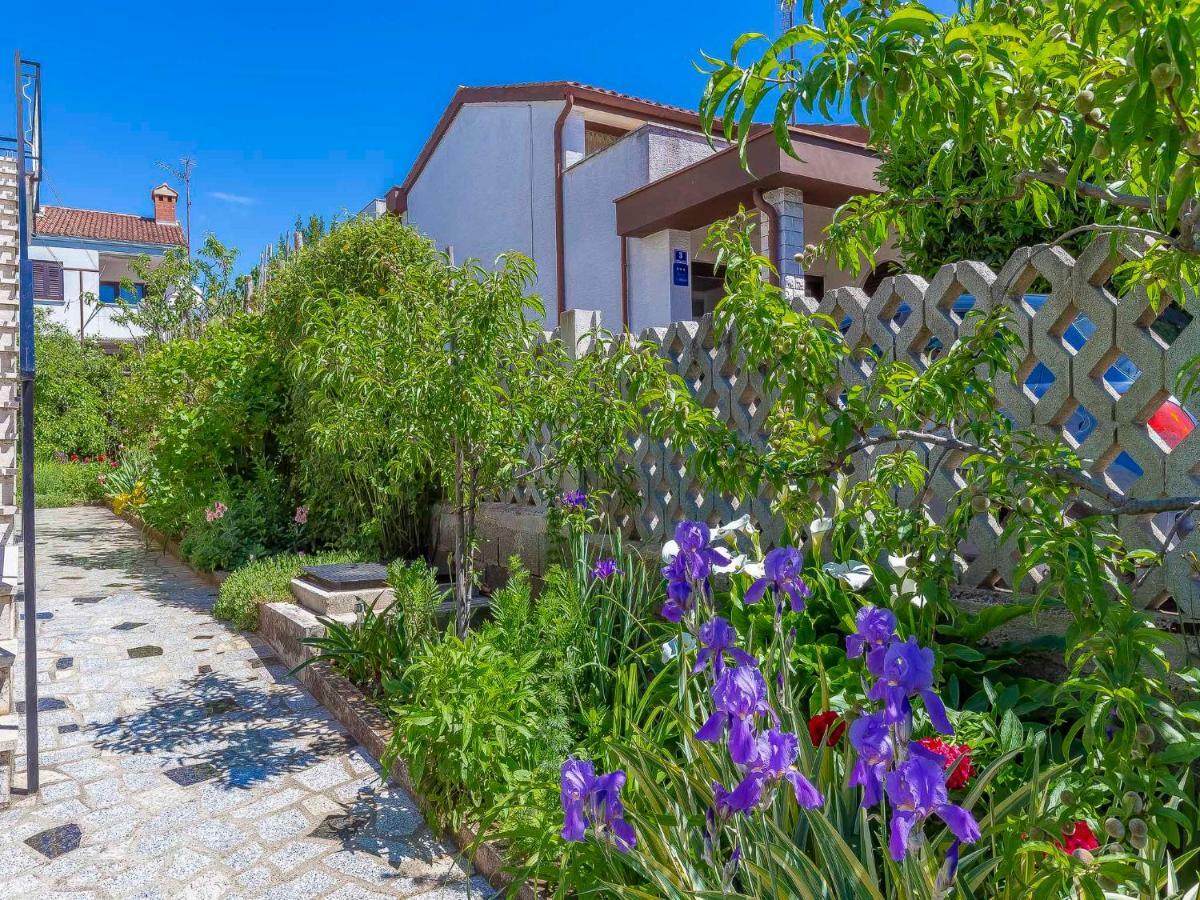 Mira Lägenhet Poreč Exteriör bild