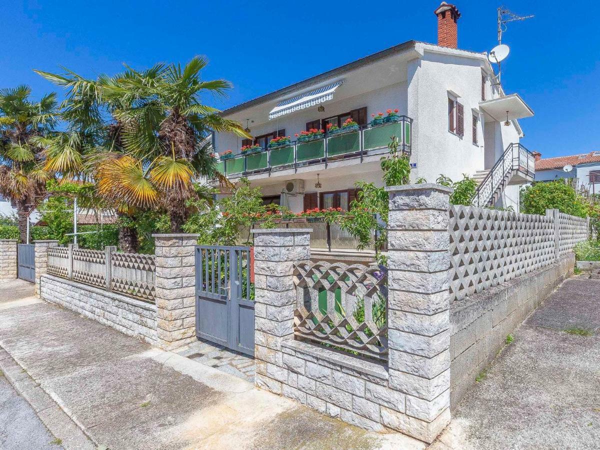Mira Lägenhet Poreč Exteriör bild